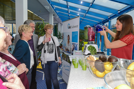 Leckere Frucht-Smoothies wurden an der IKK-Südwest-Bar frisch zubereitet.